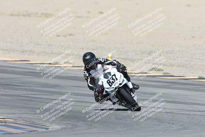 media/Oct-05-2025-CVMA (Sun) [[beeef4f201]]/Race 10-Formula Lightweight Twins Shootout/